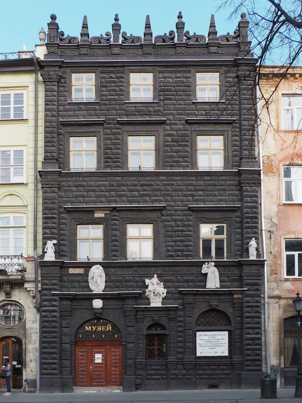 black_house – копія.jpg